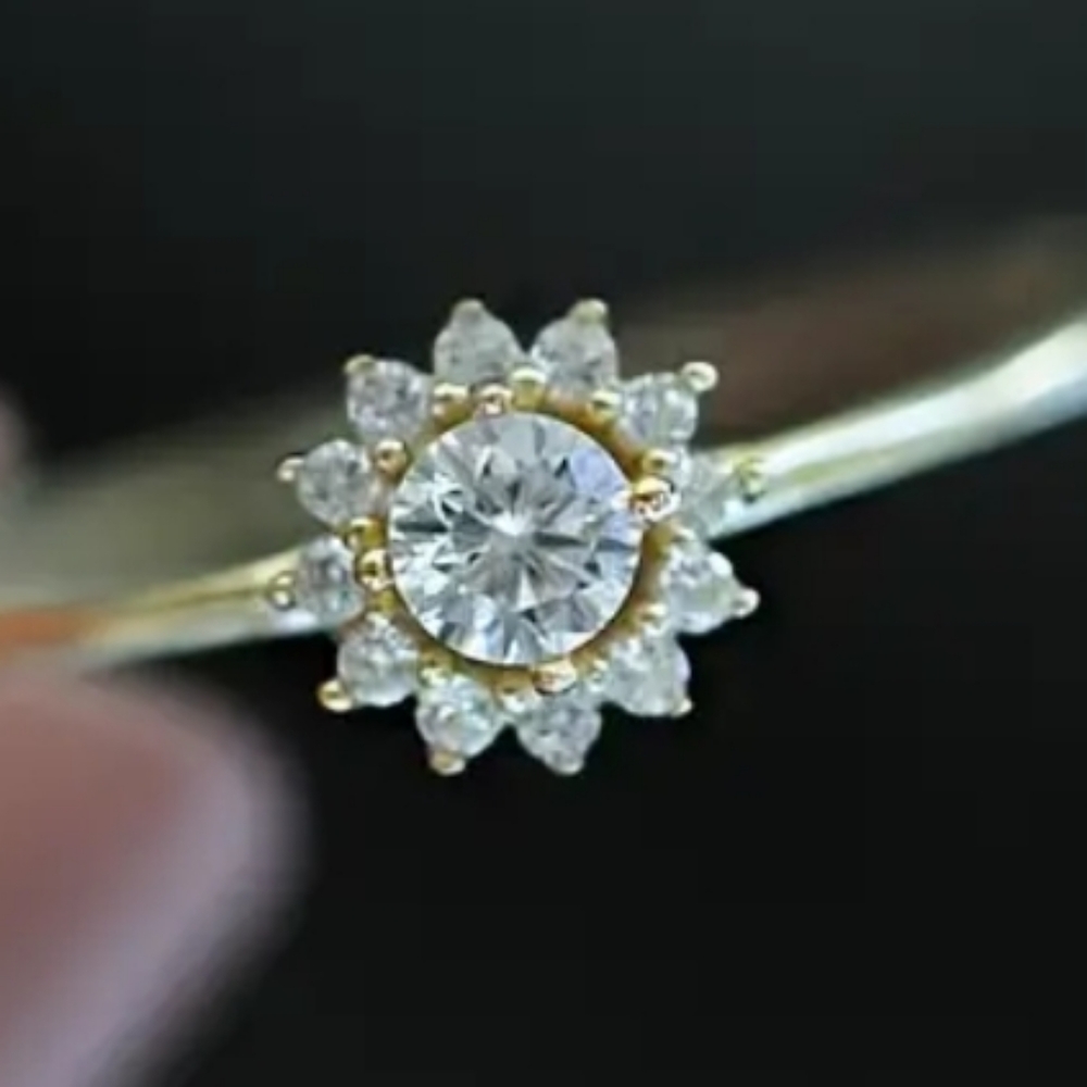 Luxurious and Delicate Flower 925 Sterling Silver Ring for Her. - Picture 3 of 8